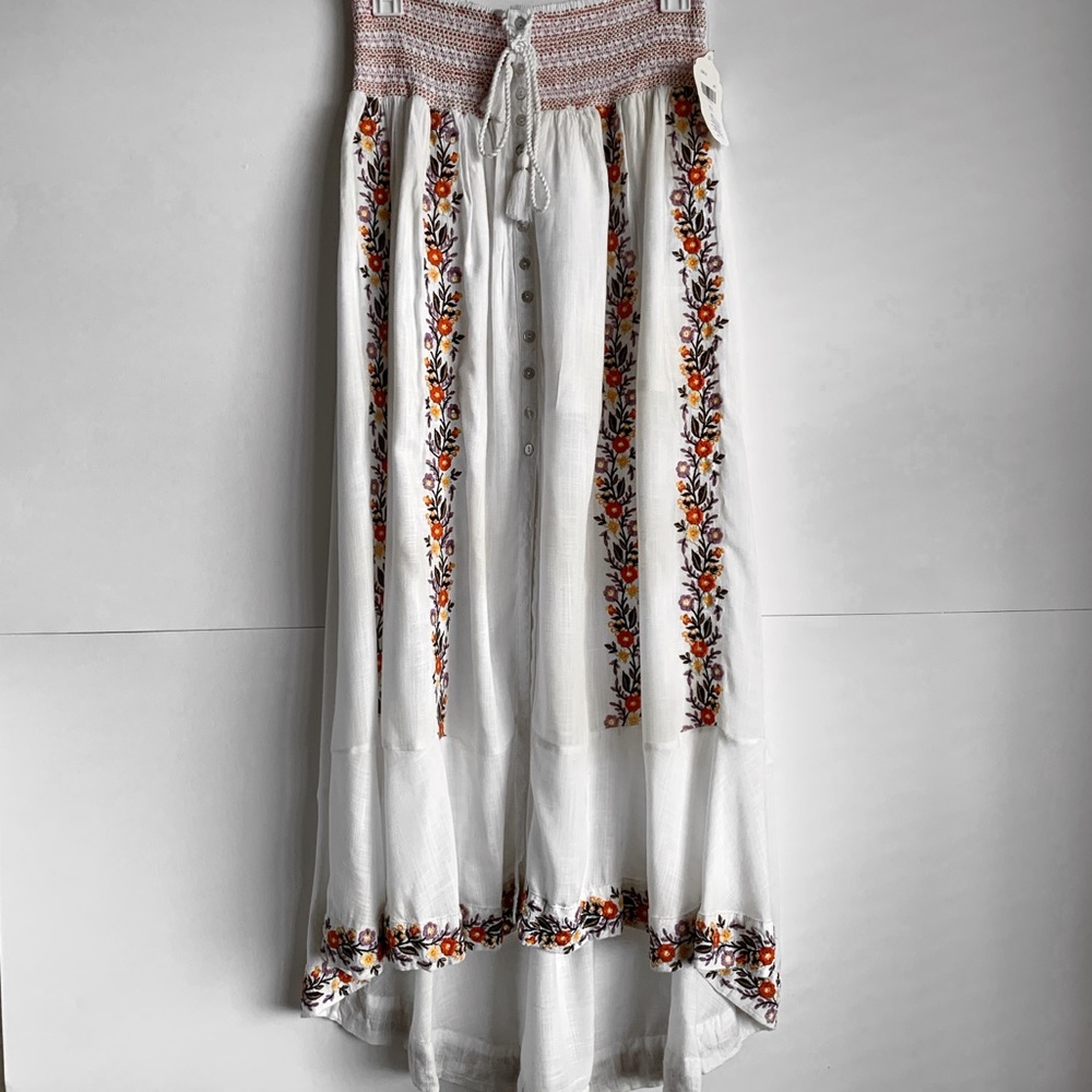 Altar’d State Lenin skirt with embroidered flower